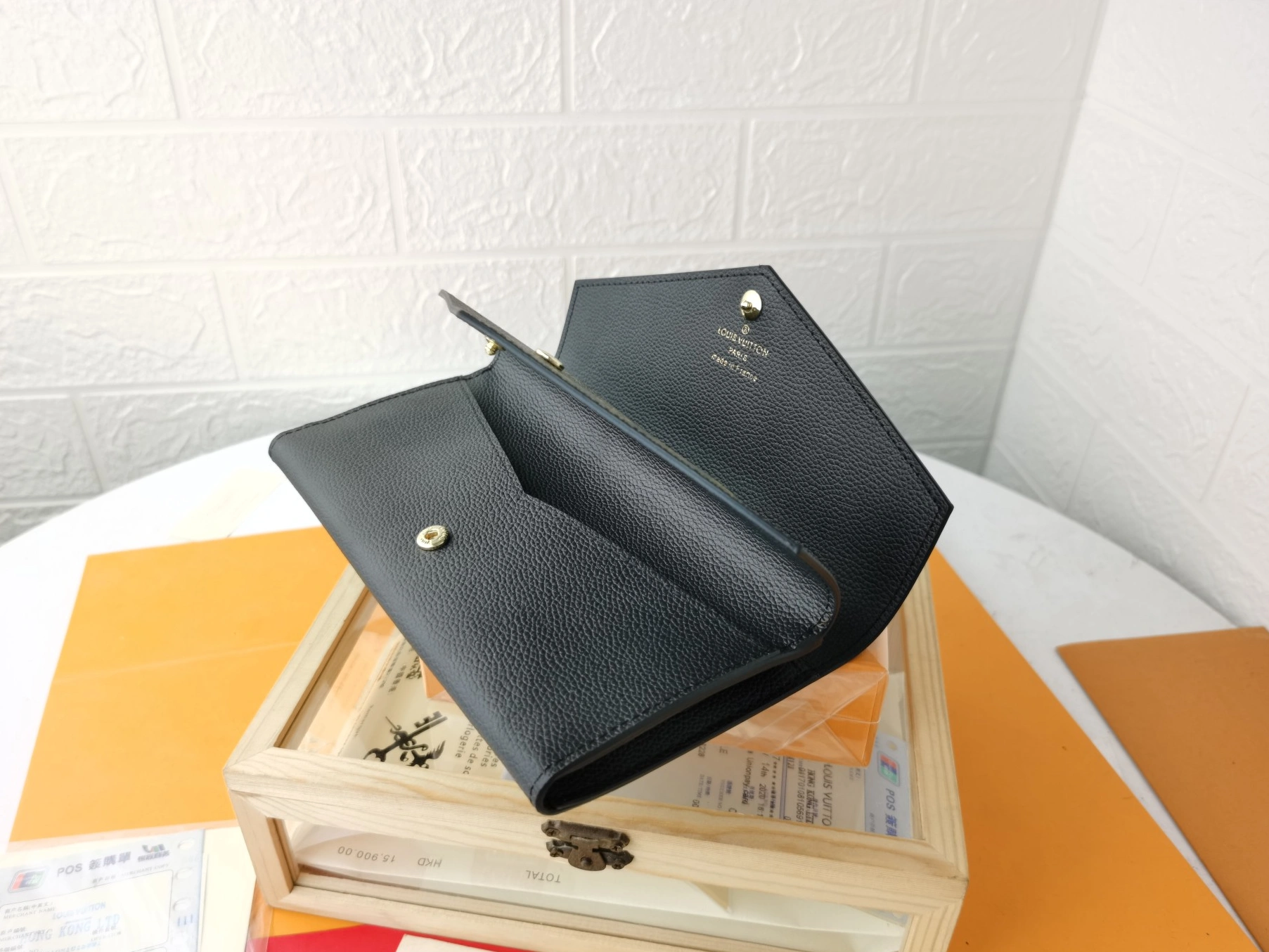 WellDesigned 9438 Louis Vuitton LV Card Case For Women - Image 5