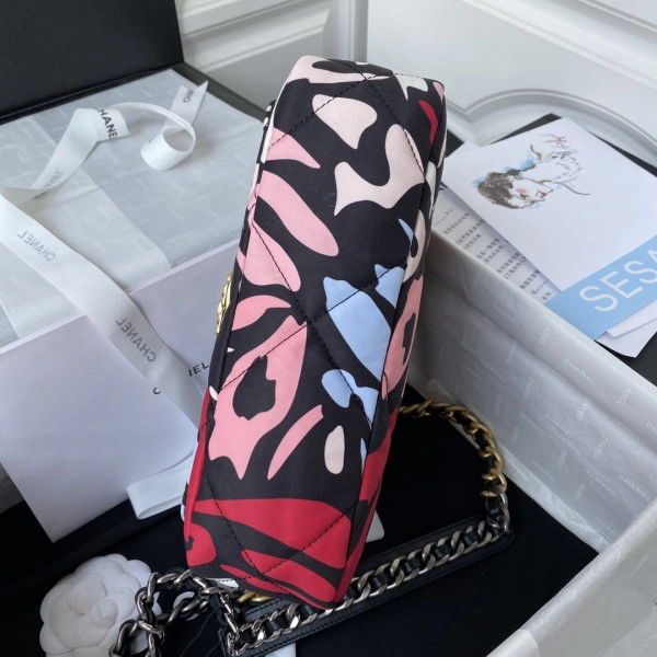 Fashionable CHANEL 19 FLAP BAG 13 - Image 6