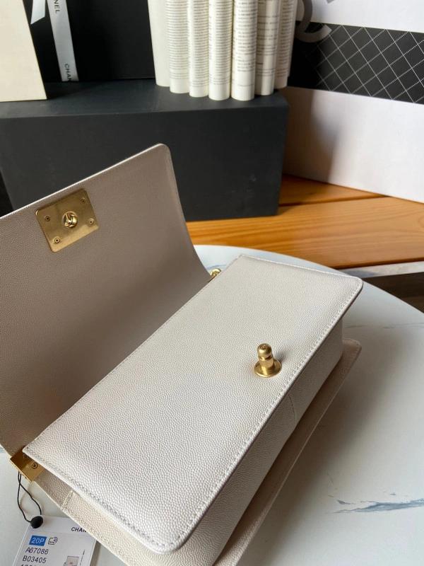 WellDesigned CHANEL BOY BAG 20CM 25CM 231 - Image 8