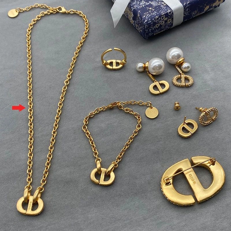 Dior CD Necklace Metal and Silver Crystals Gold - Image 3