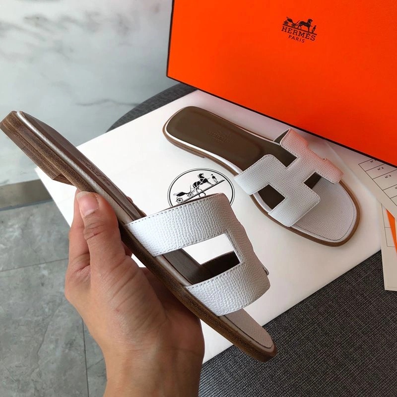 Hermes Oran Slides Women Grain Calfskin In White - Image 3