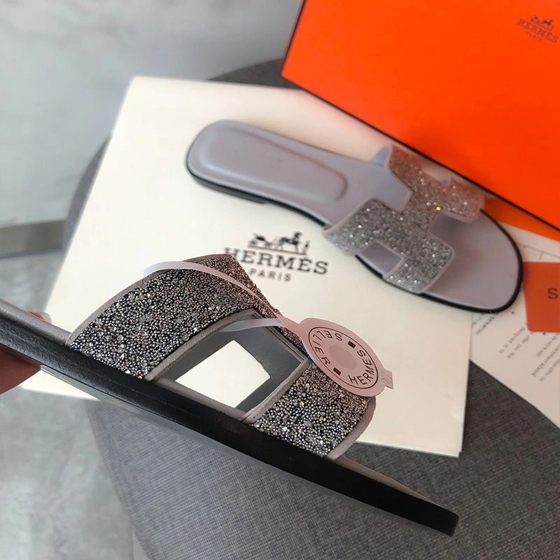 Hermes Oran Slides Women Glitter Leather In Grey - Image 3