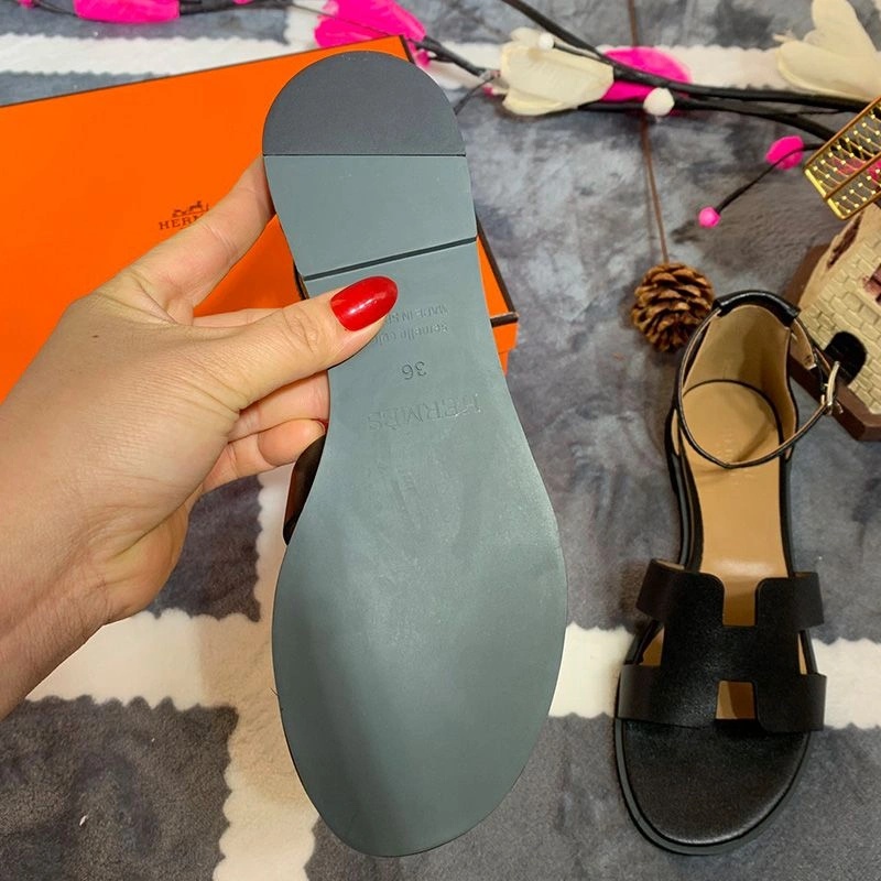 Hermes Santorini Flat Sandals Women Calfskin In Black - Image 4