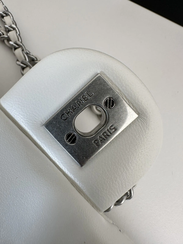 CHANEL FLAP BAG Fashionable 384 - Image 8