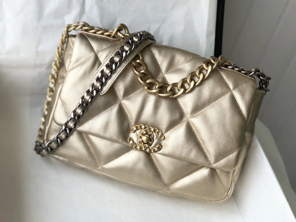 DailyWear CHANEL 19 FLAP BAG 15 - Image 3