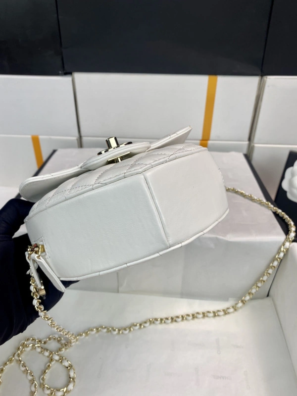 CHANEL Heart Bag-18*16.5*6.5CM AllSeason 1404 - Image 6