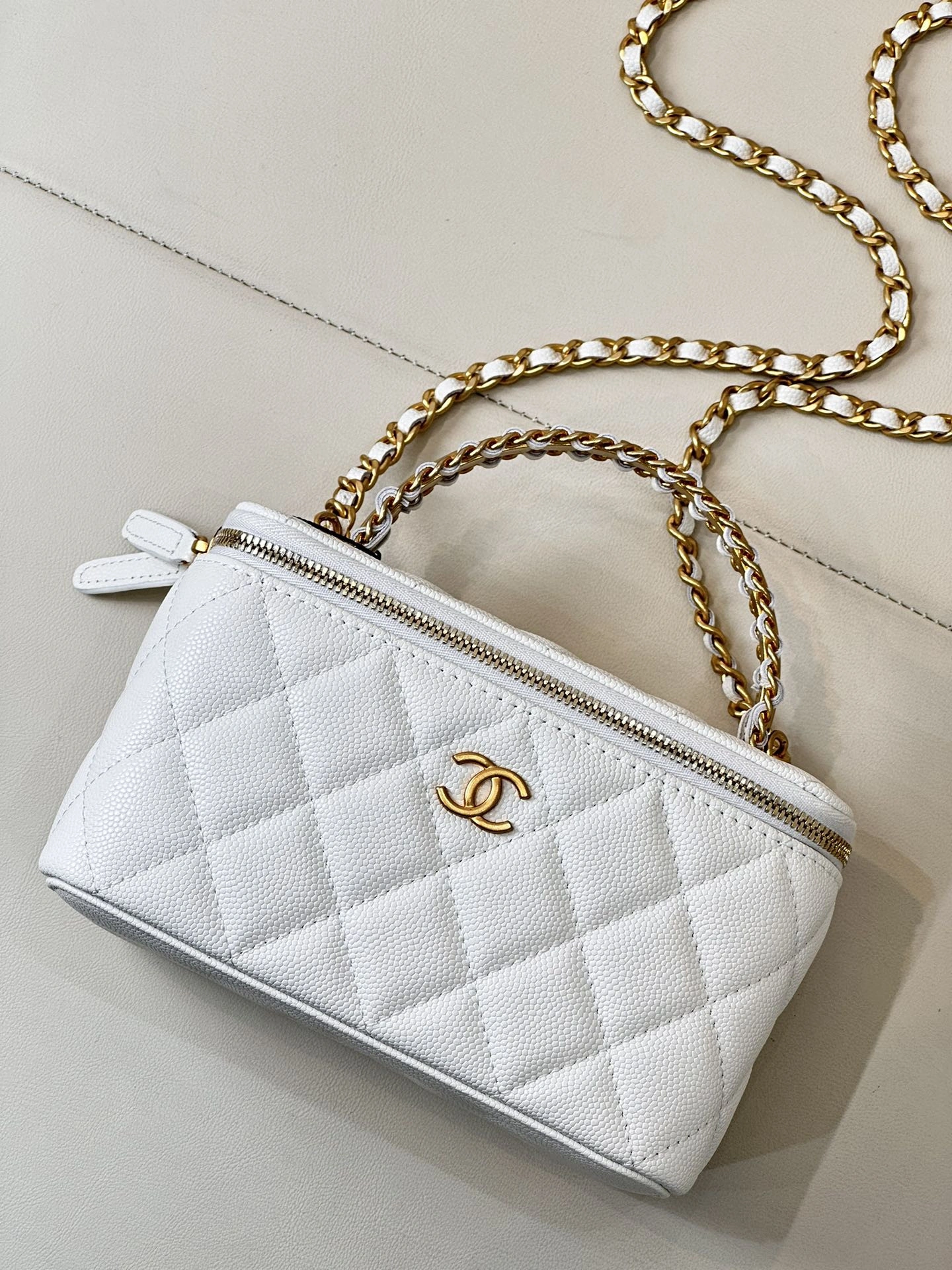 DailyWear CHANEL SMALL VANITY WITH CHANELASSIC CHAIN-16x9.5x8cm 1223