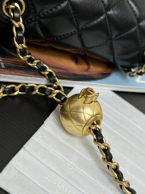 AllSeason CHANEL FLAP BAG 17CM 275 - Image 4