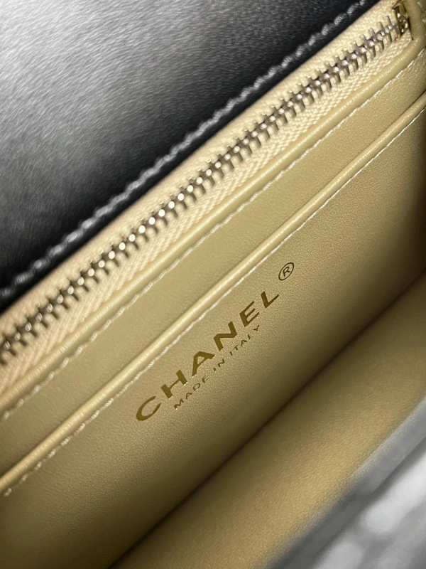 AllSeason CHANEL FLAP BAG 17CM 275 - Image 10